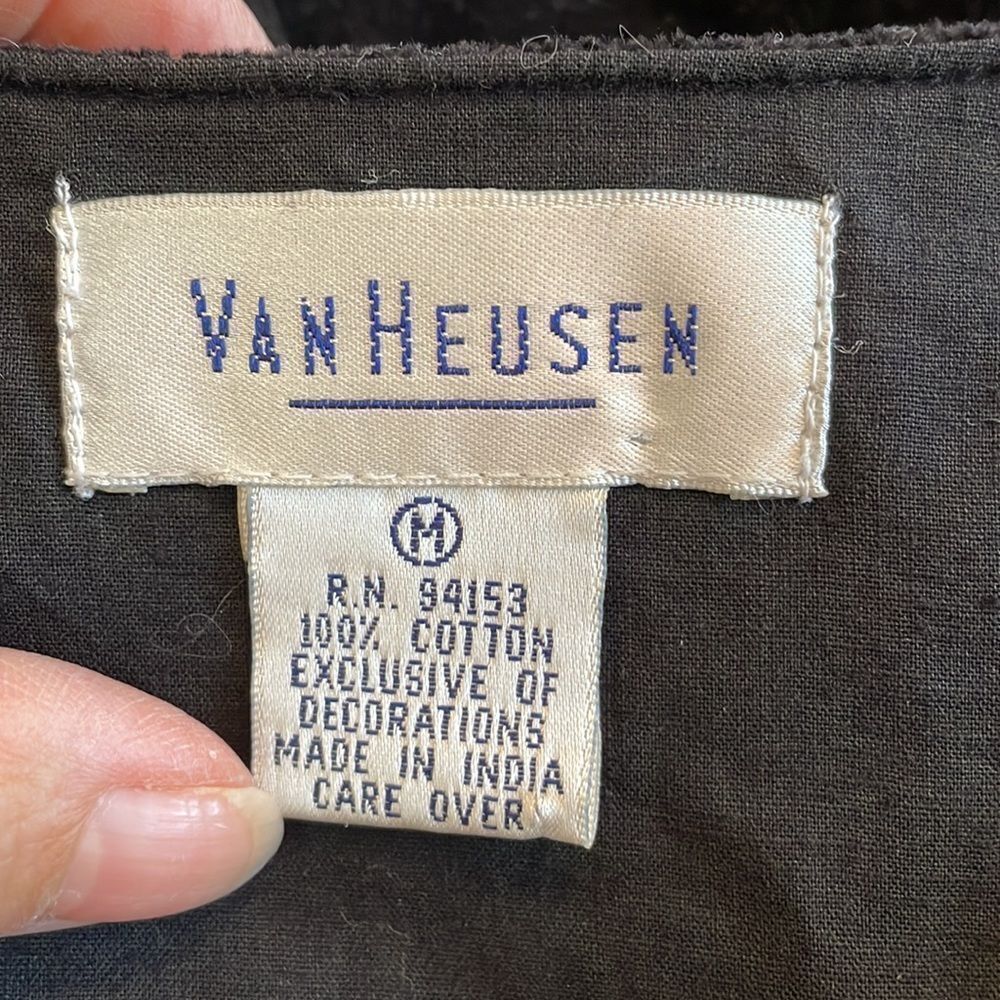 Vtg 90s Van Heusen black velvet vest with brocade ribbon & floral embroidery‎ - Picture 7 of 8